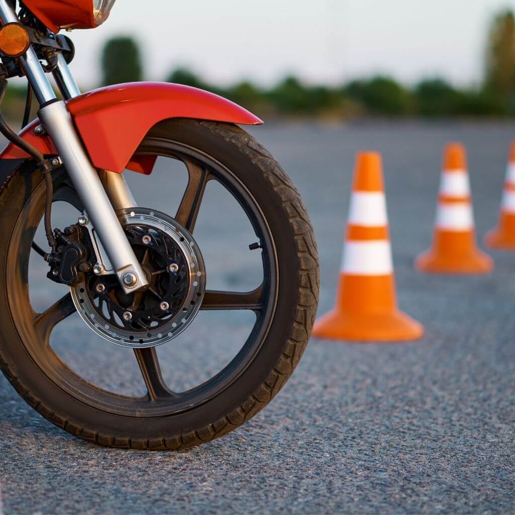 vezetestechnikai-trening-bolyakkal