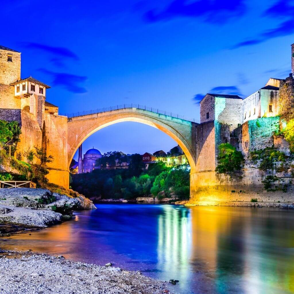 a-turamotorosok-kedvenc-uticelja-mostar-hid-bosznia