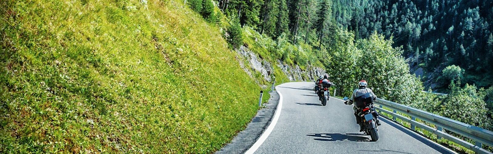 hegy-volgy-fenyves-motoros-tura-szerpentin-hago-1600-500