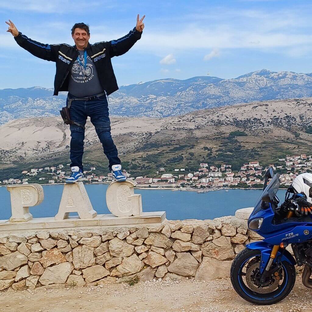 jakus-attila-dmotours-koveto-boldog-felfedezo-motoros