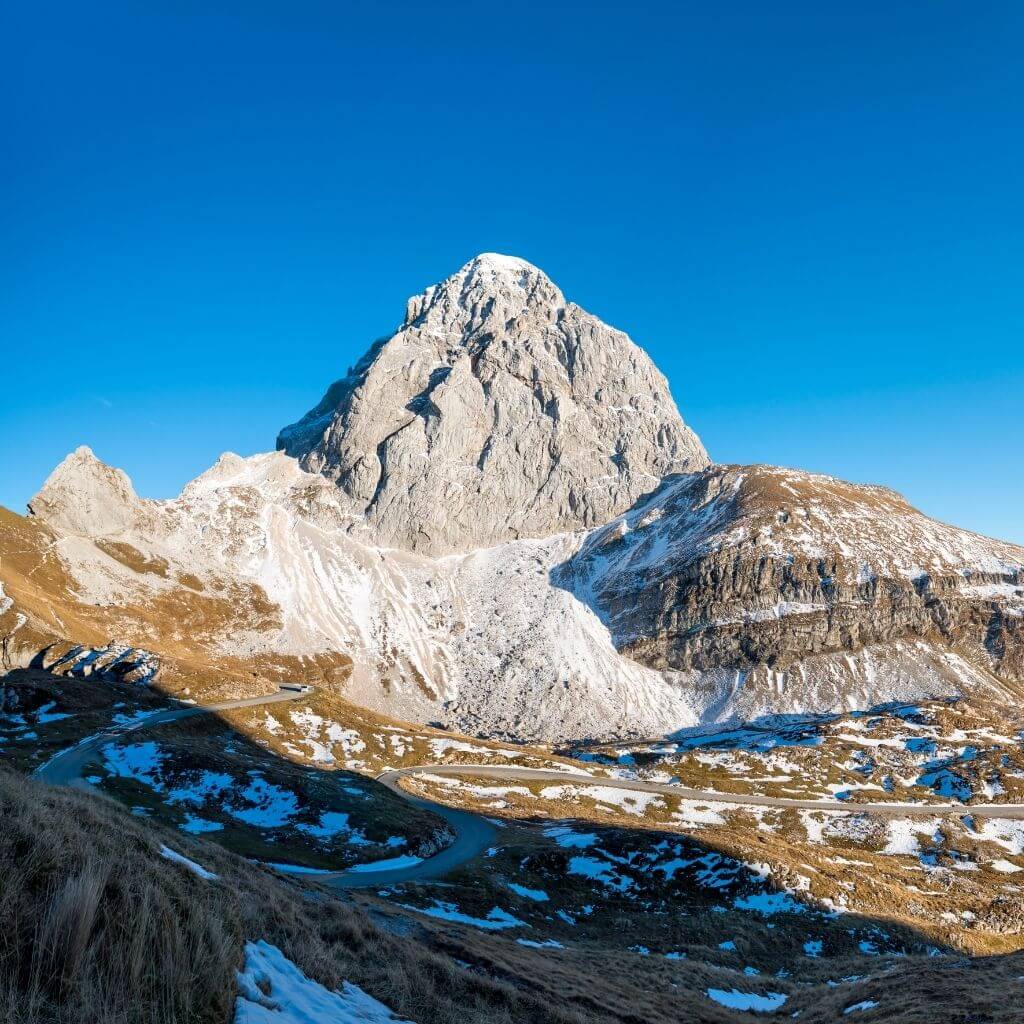 mangart-hegy-latvanya-szloveniaban-az-egyik-kedvenc-motoros-utvonalon