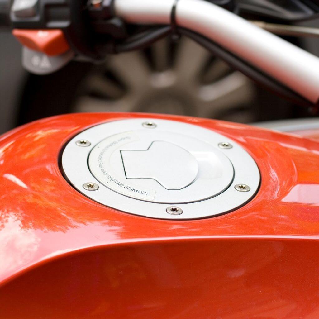 motor-kerekpar-narancs-tanksapka-zar