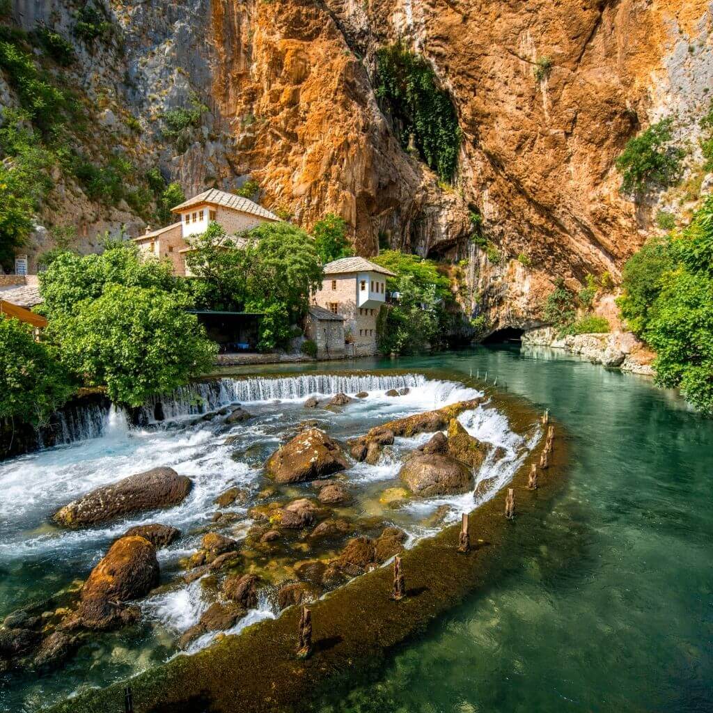 motoros-megallo-latvanyossag-blagaj-tekija-buna-folyo-karsztforras-bosznia