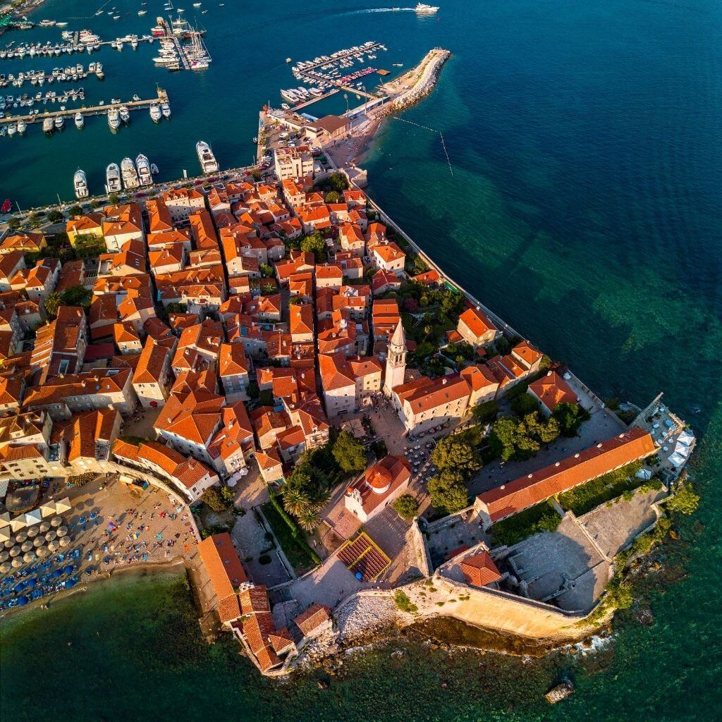 motoros-turacel-budva-ovaros-marina-kikoto-eszmeletlen-turaelmeny-montenegro