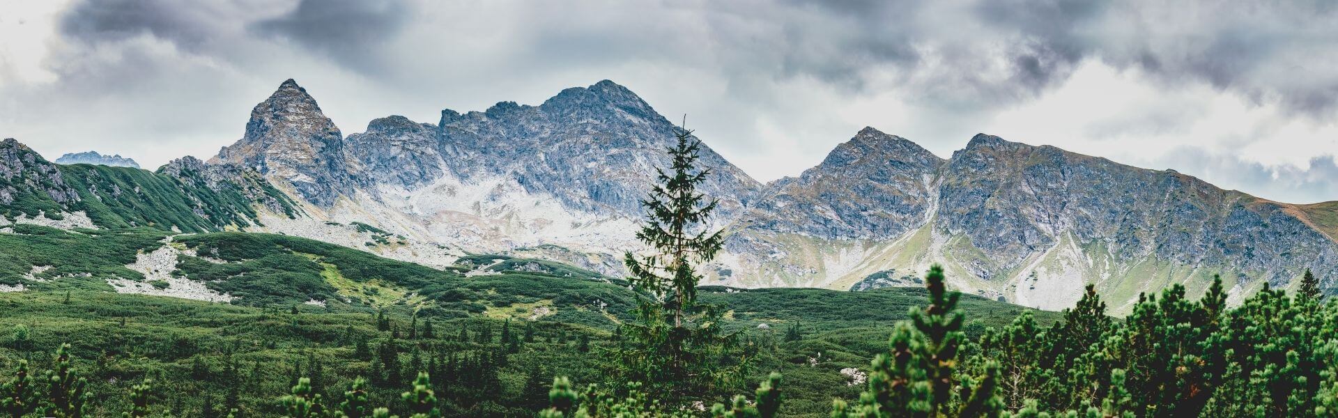 motoros-utmenti-latvany-tatra-hegyvonulat-panorama-kep-lengyelorszag-1920-600