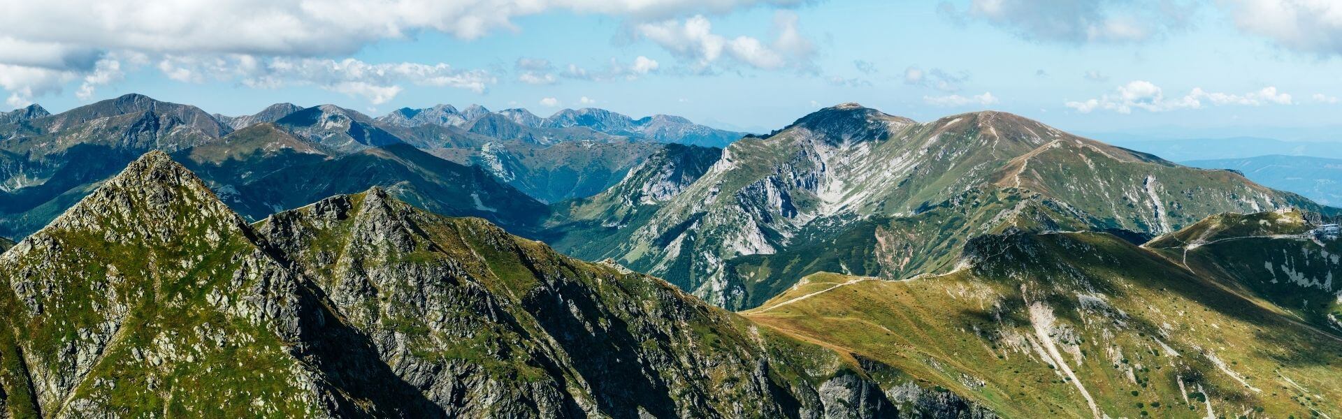 tatra-hegy-csucsai-motorosoknak-bakancslistas-panorama-lengyelorszag-1920-600