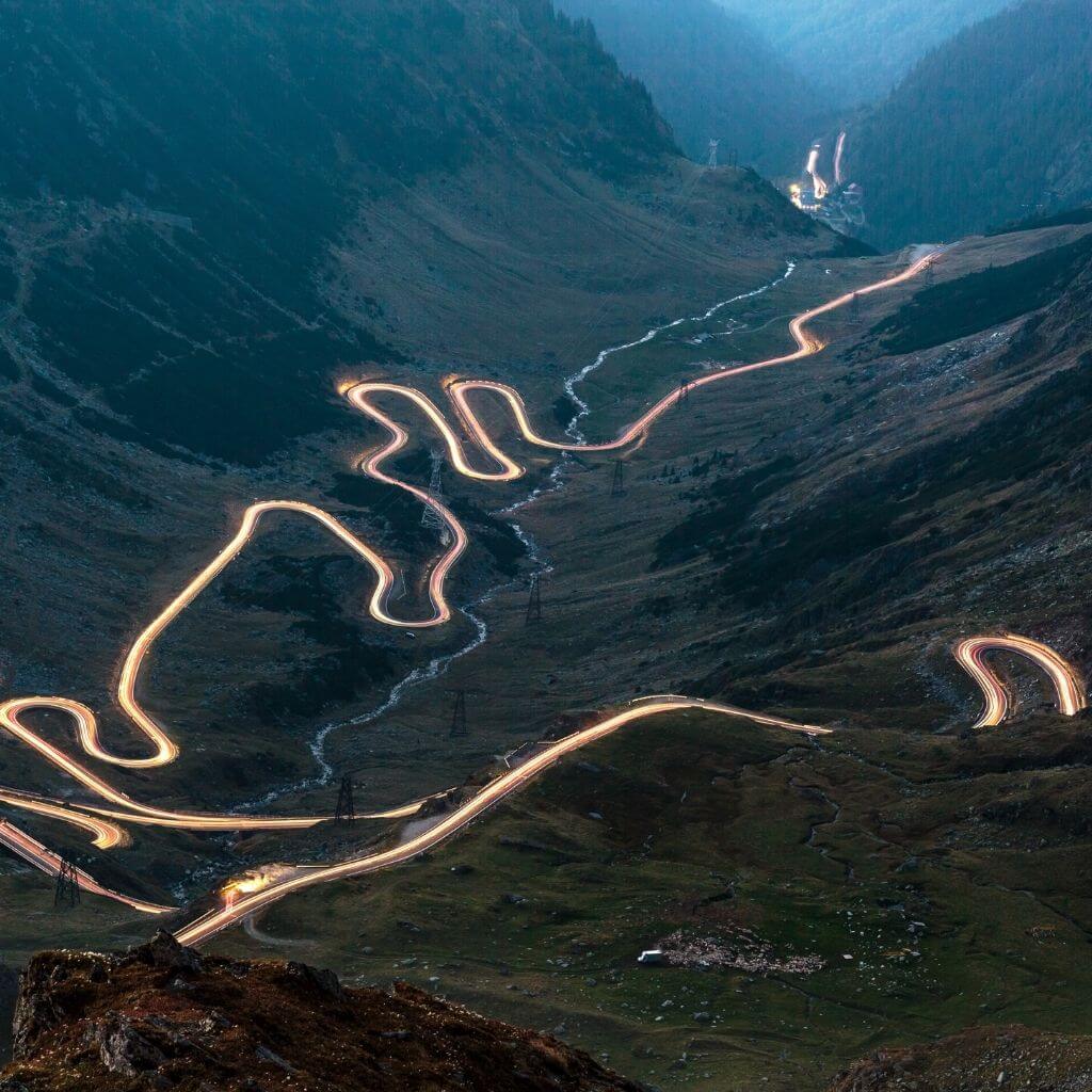 transfogaras-csoportos-vezetett-motoros-tura-ut-romaniaban-erdely