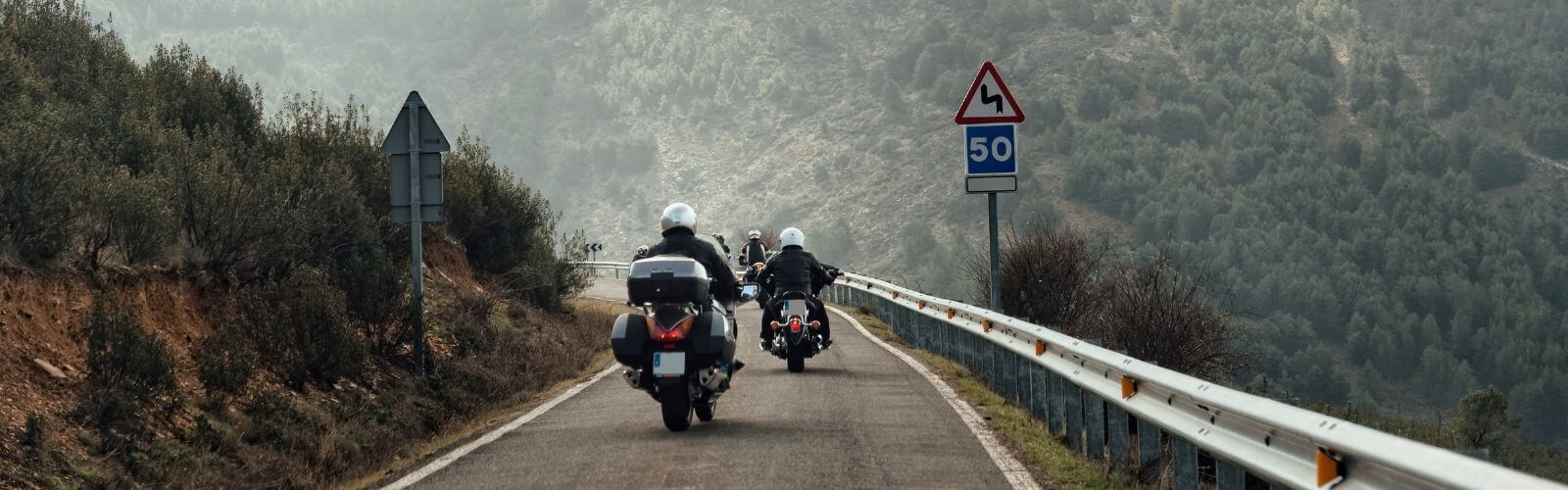 turamotoros-felvonulas-szerpentin-kanyarvadaszat-1600-500